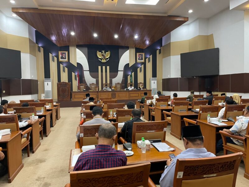 teks foto : Rapat paripurna DPRD dalam pembentukan Aalat Kelengkapan Dewan (AKD) (foto;rif)