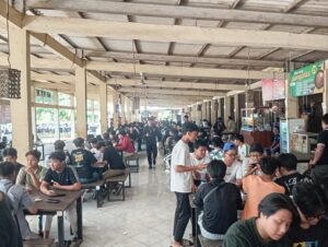 Teks foto : Antusias gamers pasuruan ikuti turnament Kapolres Pasuruan Esport Cup road to Kapolri cup di Sentra UMKM bangkodir.
